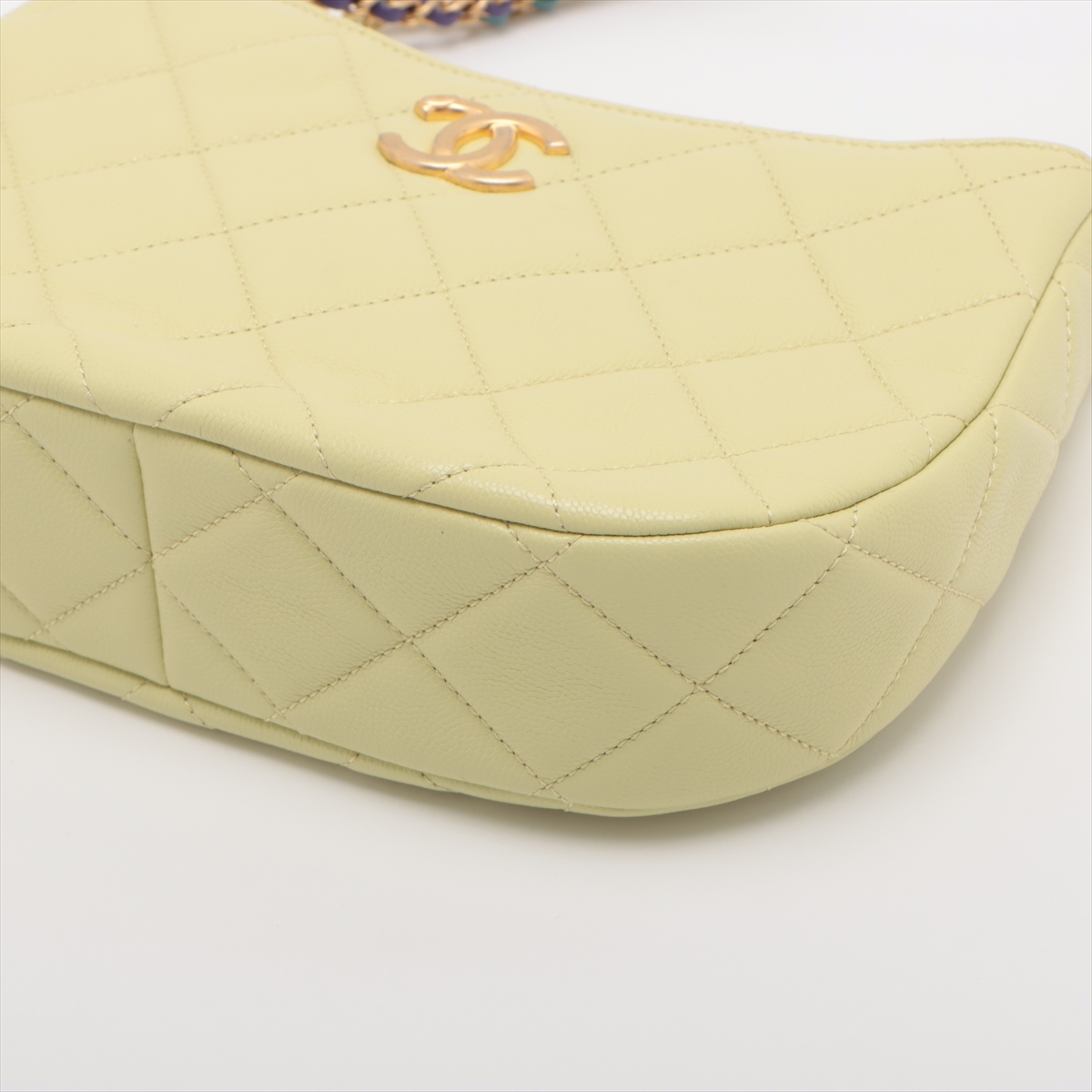 CHANEL シャネル ショルダーバッグ 黄 スモール ホーボー パール シャネル スモールホーボー キャビアスキン チェーンショルダー