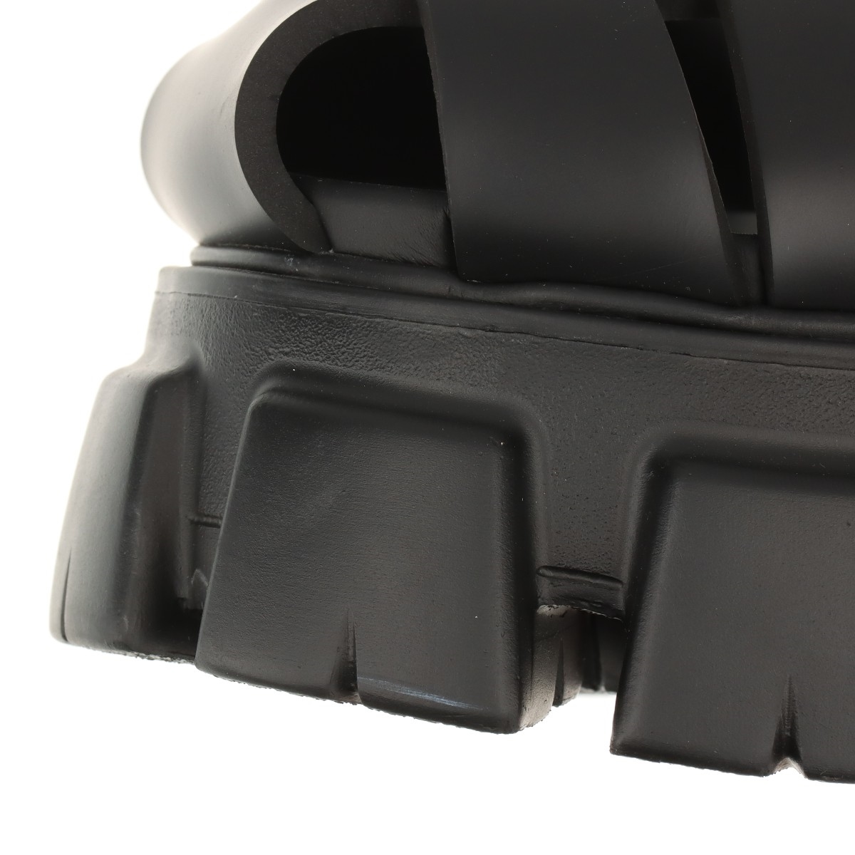 【日本入手困難】プラダ Monolith rubber sandals サンダル Prada Rubber Monolith sandals | REVERSIBLE