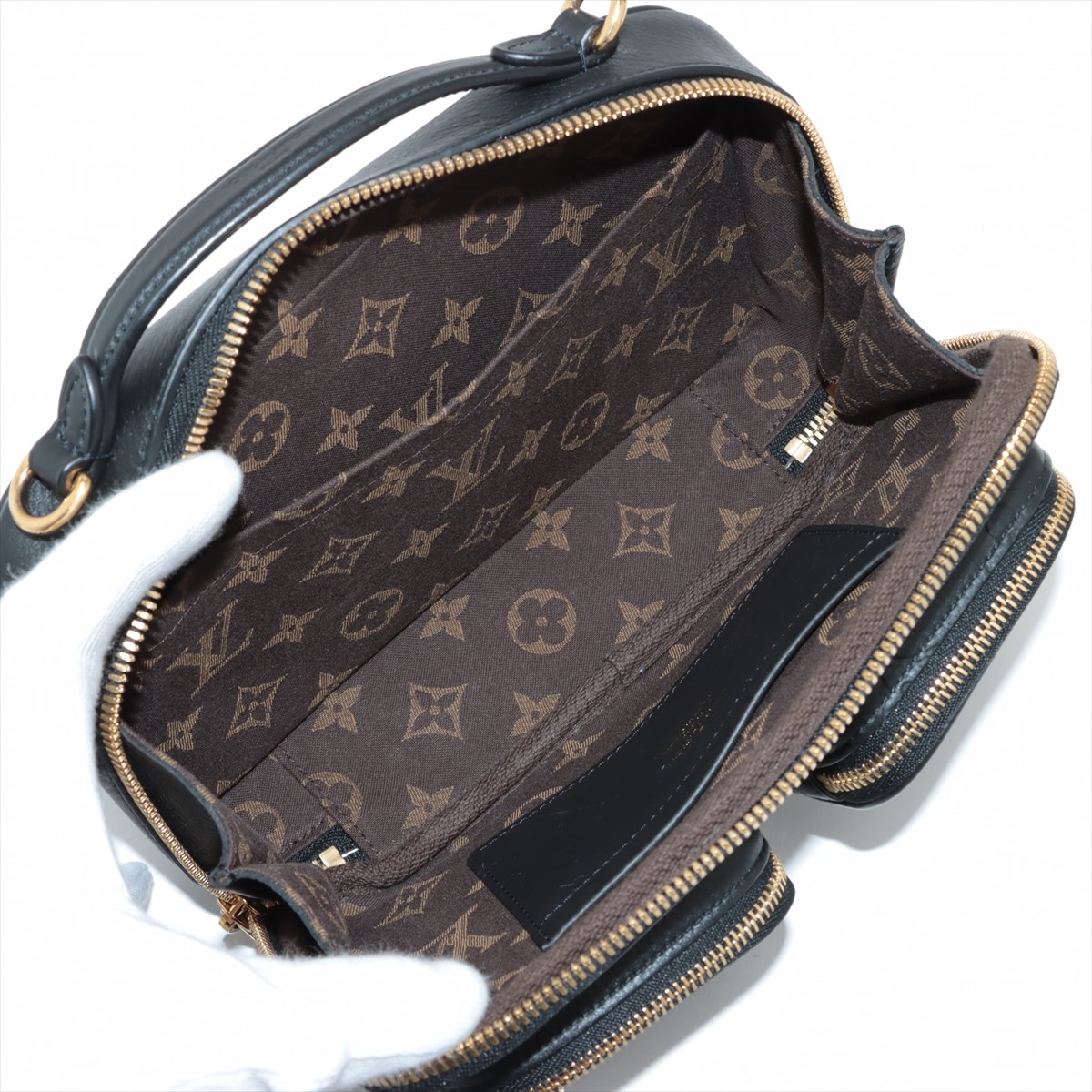残少! Louis Vuitton ユーティリティ フォンポケット モノグラム 残少! Louis Vuitton ユーティリティ フォンポケット モノグラム