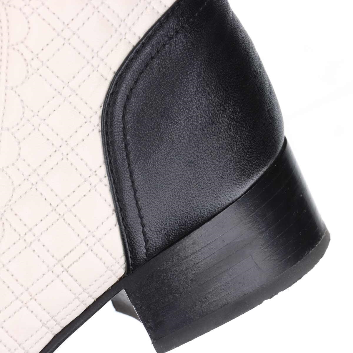 CHANEL　シューズ Chanel Coco Mark Matelasse Leather Short Boots 36 Ladies