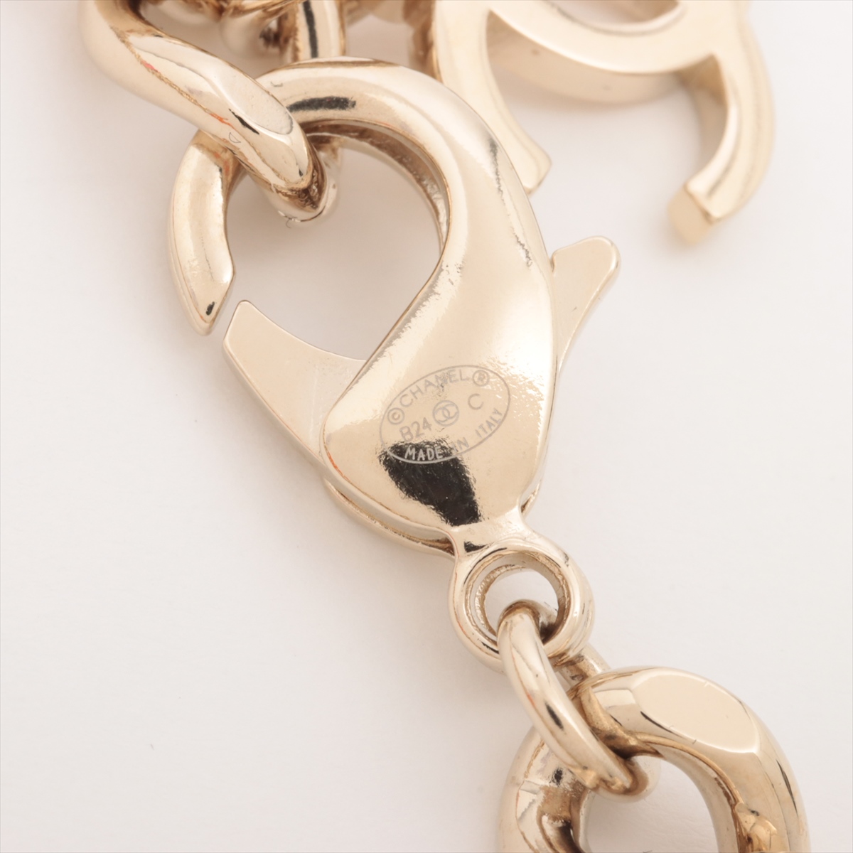 25SS【フェザーとCCロゴがゴージャス】◆CHANEL◆バングル 25SS【フェザーとCCロゴがゴージャス】◇CHANEL◇バングル