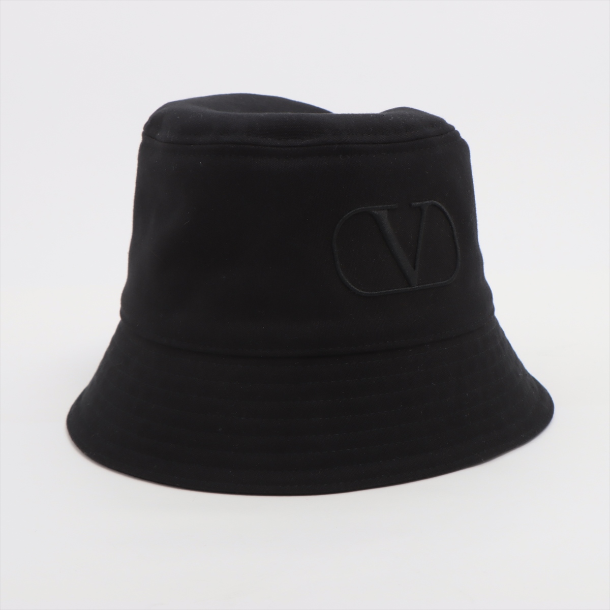 【大人気商品】ヴァレンティノ　ブラック　バケハ　V ロゴ　刺繍　58 サイズ ヴァレンティノ Vロゴ バケットハット 58 コットン ブラック