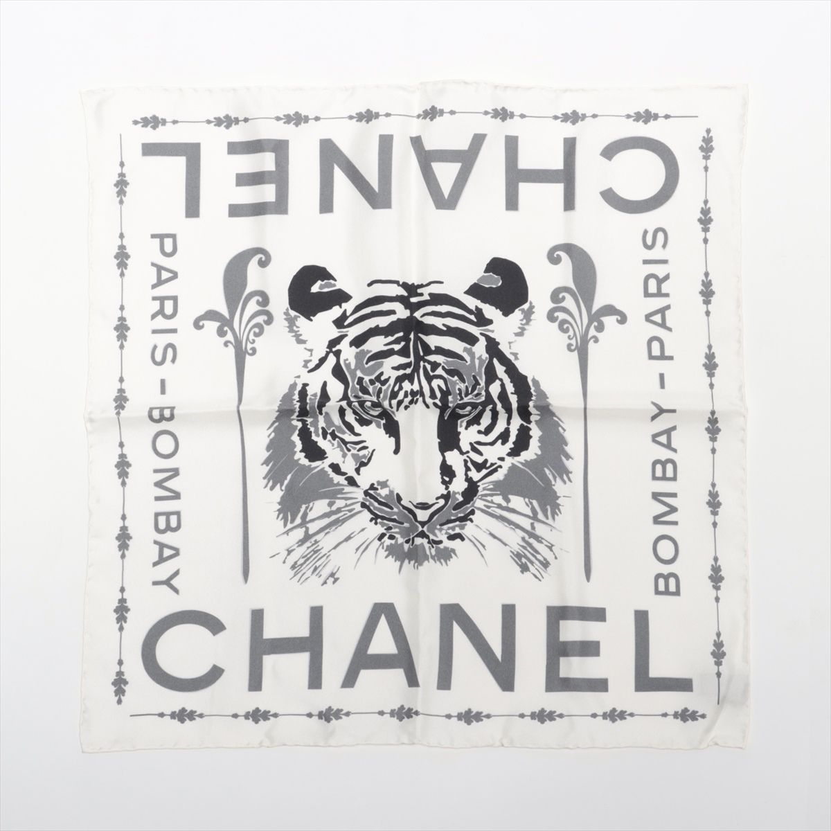 シャネルCHANEL シルクスカーフホワイト