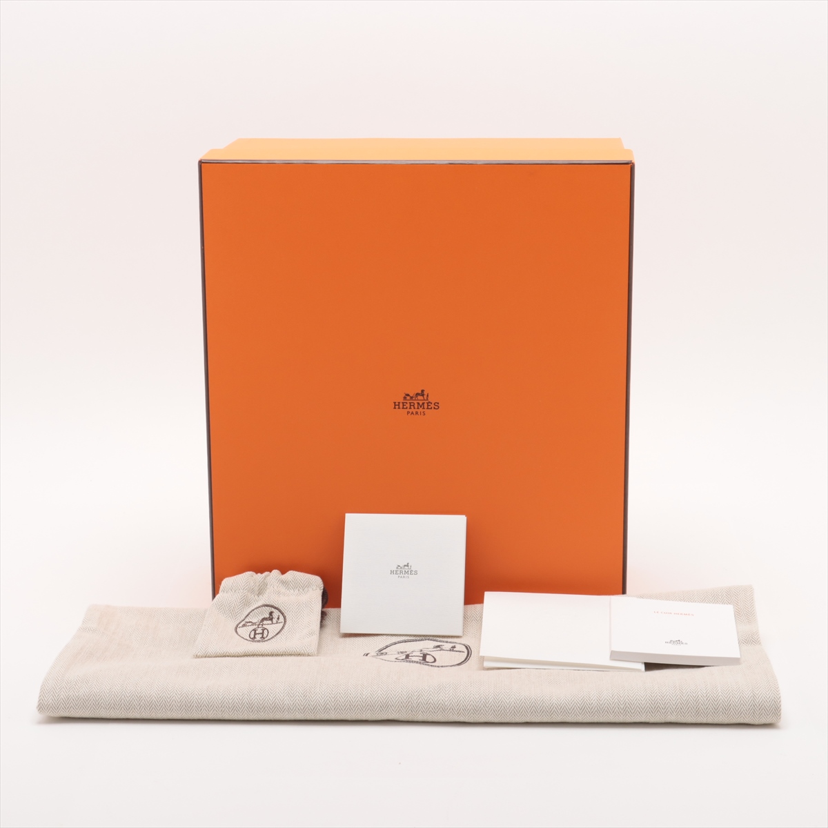 希少♡シンプルで上品【HERMES】In the Loop 23 Etoupe Hermès In-the-Loop 23 bag, étoupe/étoupe – Hermes Emporium