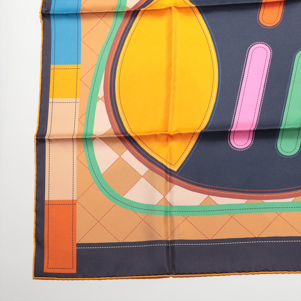 HERMES 最新作 スカーフ カレ 90 ダブルフェイス Tapis de Selle シルク100%【HERMES】Tapis de Selle ダブルフェイススカーフ 90