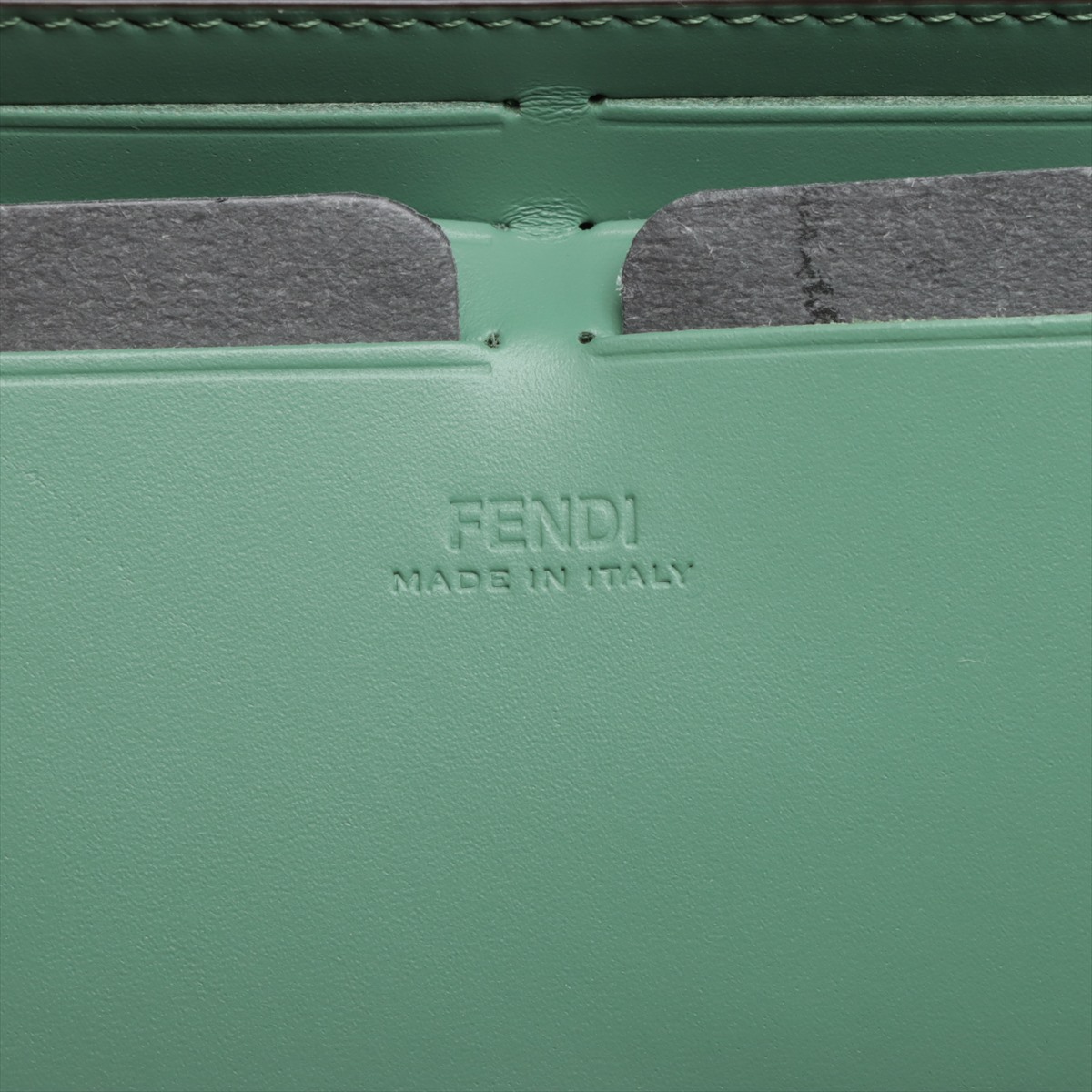 [FENDI] レザーバッグ バゲット ソフト トランク スカイブルー FENDI] レザーバッグ バゲット ソフト トランク スカイブルー
