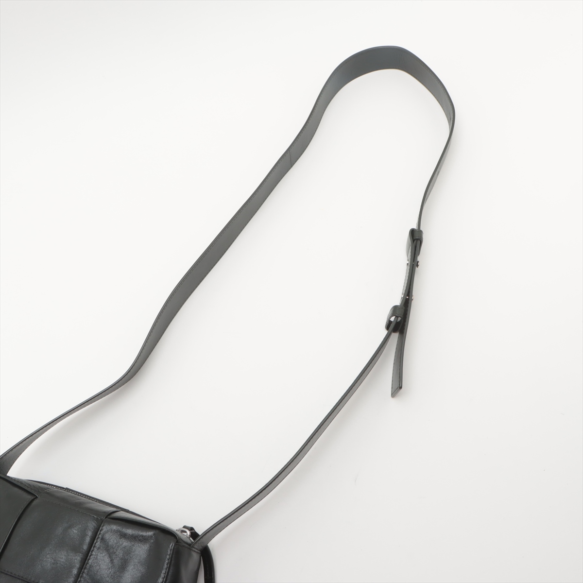 バッグ Maxi Intrecciato shoulder bag black BOTTEGA VENETA Intrecciato Black Shoulder Bag – HIVE PRELOVED