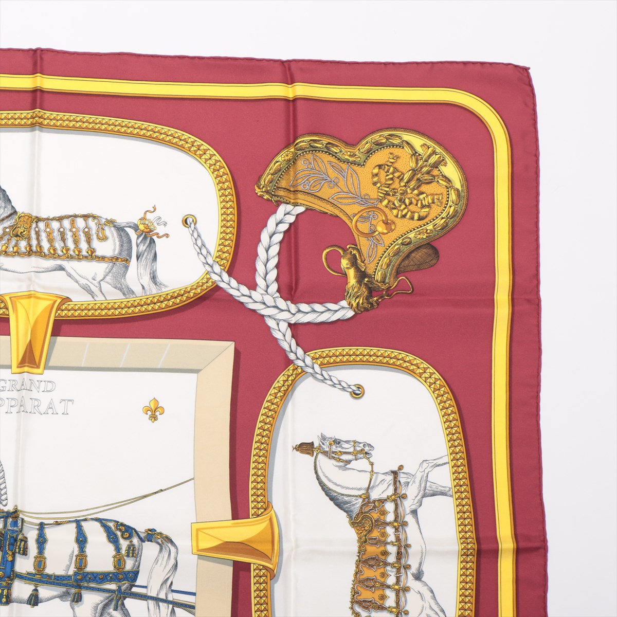 【ギフトに◎コーデのポイントに】HERMES Grand Apparatスカーフ HERMES 新作 カレ90 スカーフ 馬 白 de toujours Grand Apparat