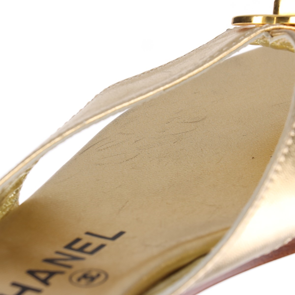 【未使用品】シャネルココマーク シャンパンゴールド サンダル CHANEL（サンダル ・ ゴールド/金色系）のフリマアイテム一覧