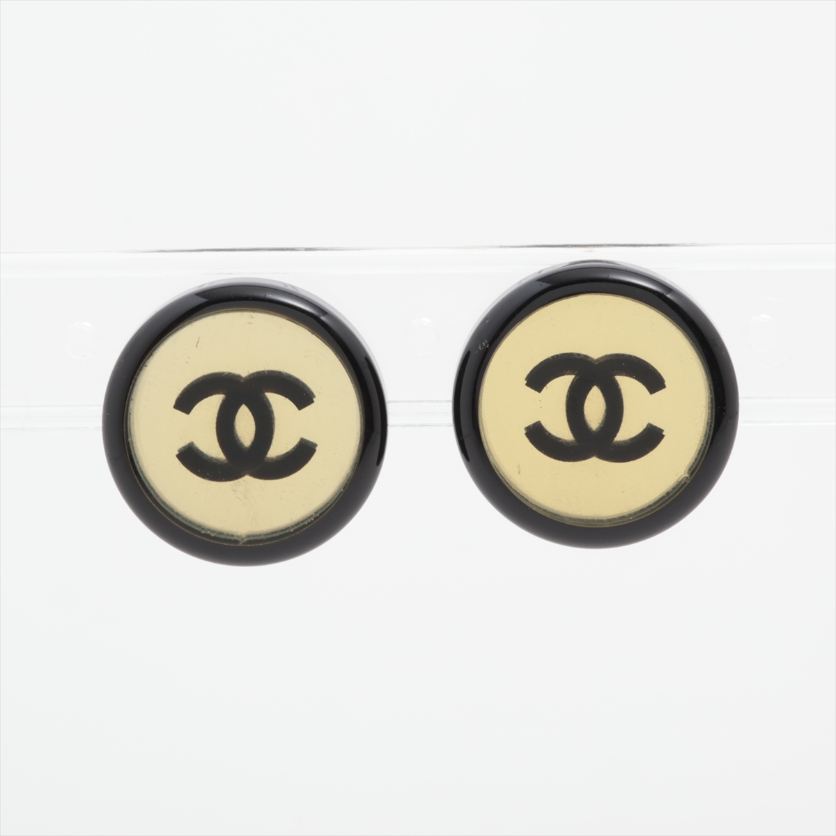 CHANEL :: ココマーク レジン クリップオン イヤリング シャネル ココマーク 01A イヤリング(両耳用) GP×レジン
