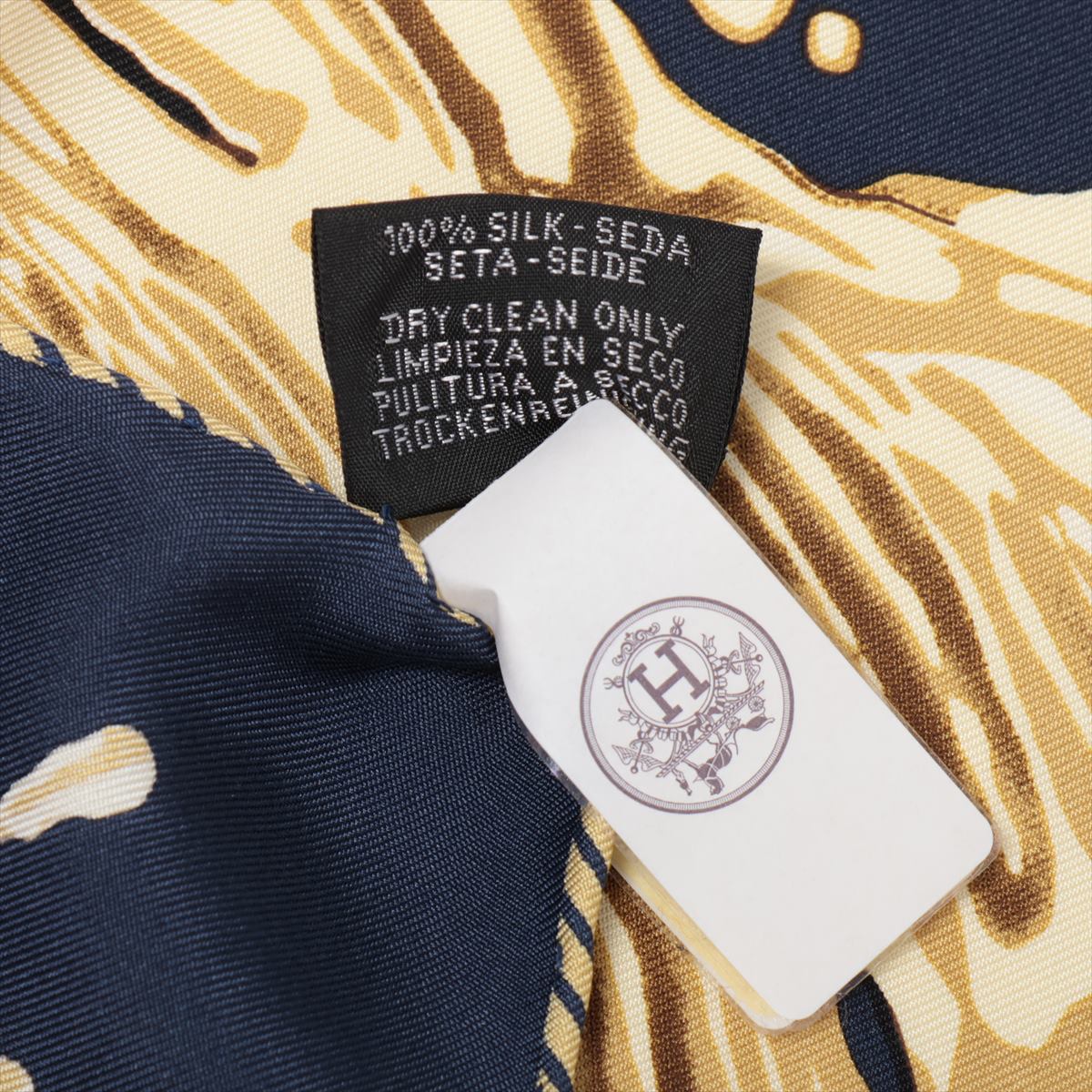 ペンキをこぼしてできたマークHermesフレッシュペイントスカーフ ペンキをこぼしてできたマークHermesフレッシュペイントスカーフ