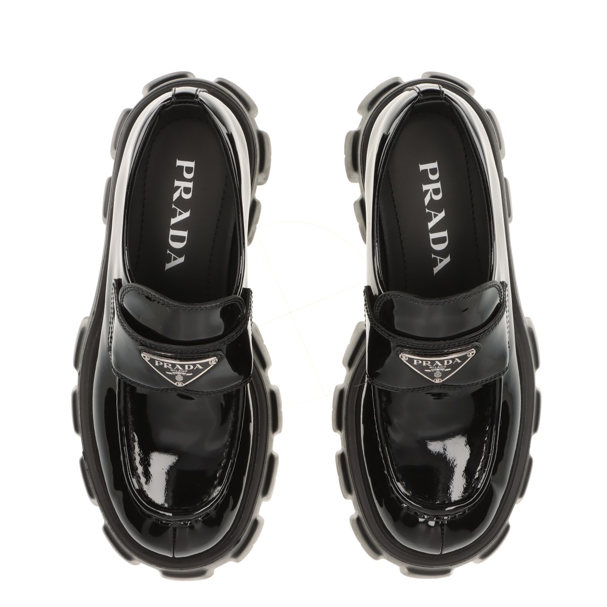 新作【PRADA】モノリス パテントレザー ローファー、ブラック ブラック プラダ モノリス パテントレザー ローファー | PRADA