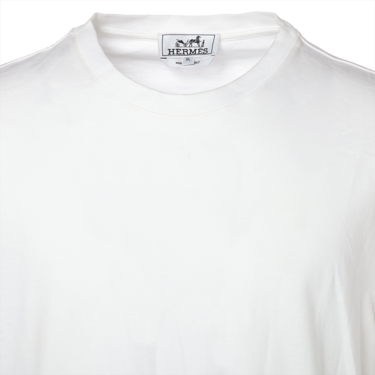 t-shirt--5E4634DA02-worn-3-0-0