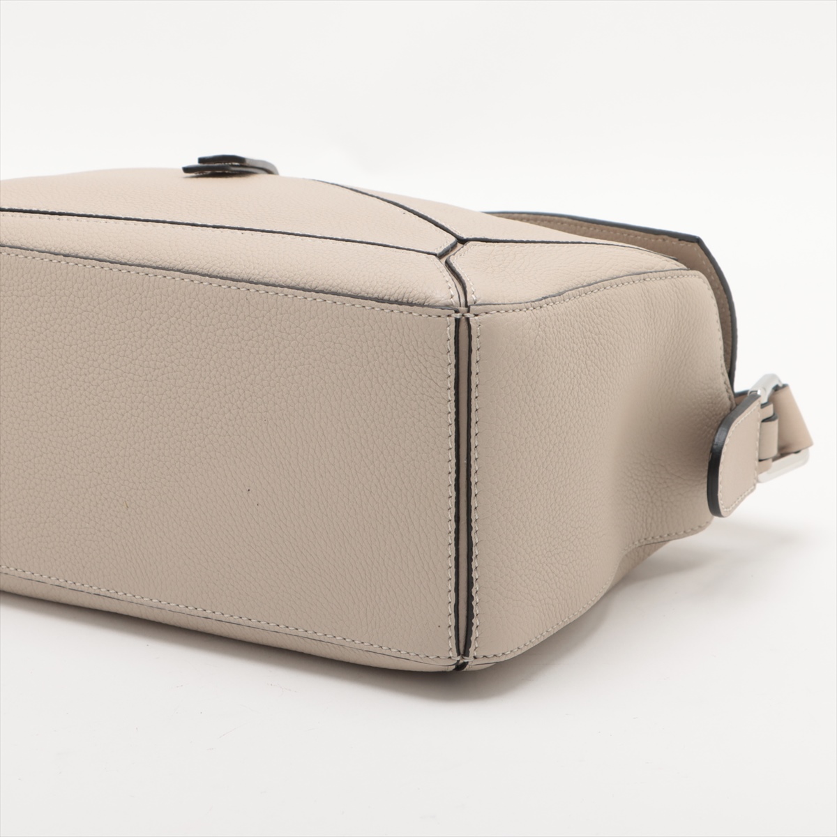 【LOEWE】関税込★ベージュ クリップ スモール ハンドバッグ パズルエッジ バッグ ミニ（クラシックカーフ） ブラウン - LOEWE