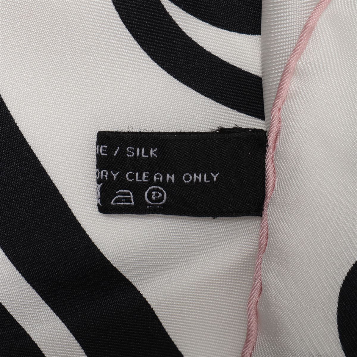 【魂】シャネル ココマーク カメリアシルク スカーフ ブラック×ホワイト CHANEL - □美品□ シャネル スカーフ カメリア ココマーク