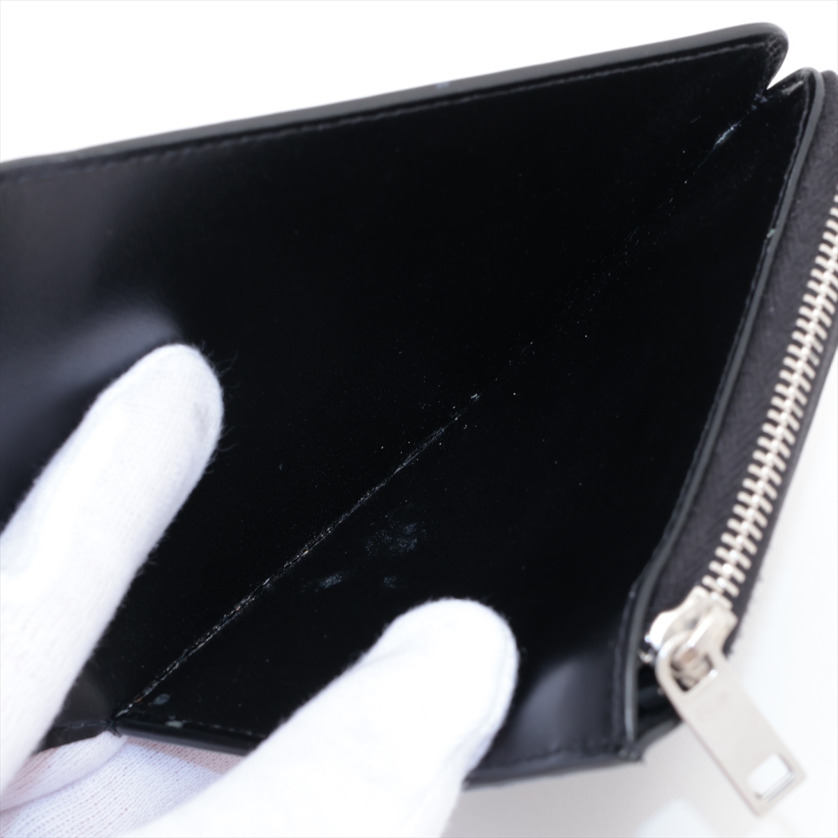 サンローラン バック フロントロゴ 白や黒のトップス、財布に Amazon | [サンローラン] 財布 二つ折り レディース
