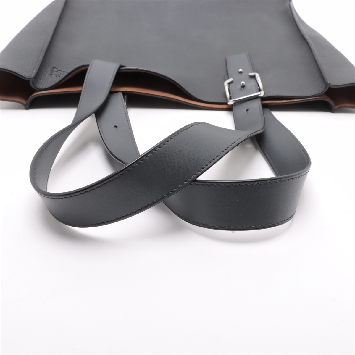 ロエベ　LOEWE　バックル　バックルトート　グレー　アナグラム　レザー　皮　革 バックル ホリゾンタル トート（クラシックカーフ） グレー - LOEWE